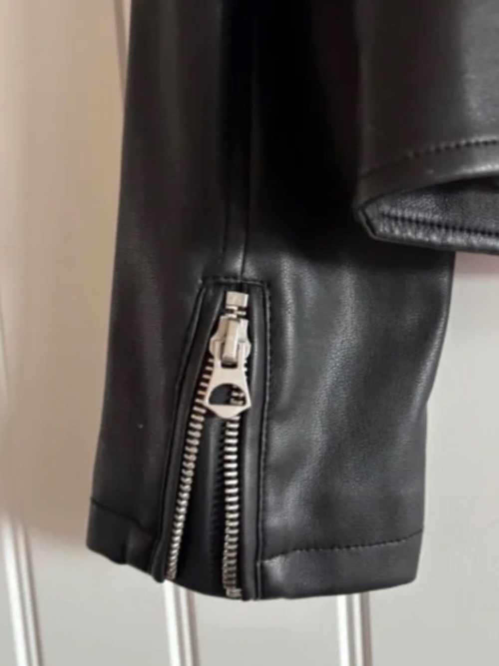 Scoop NYC Women’s Black Faux Leather Motorcycle Jacket Size Small (4-6) NWT - Picture 5 of 10